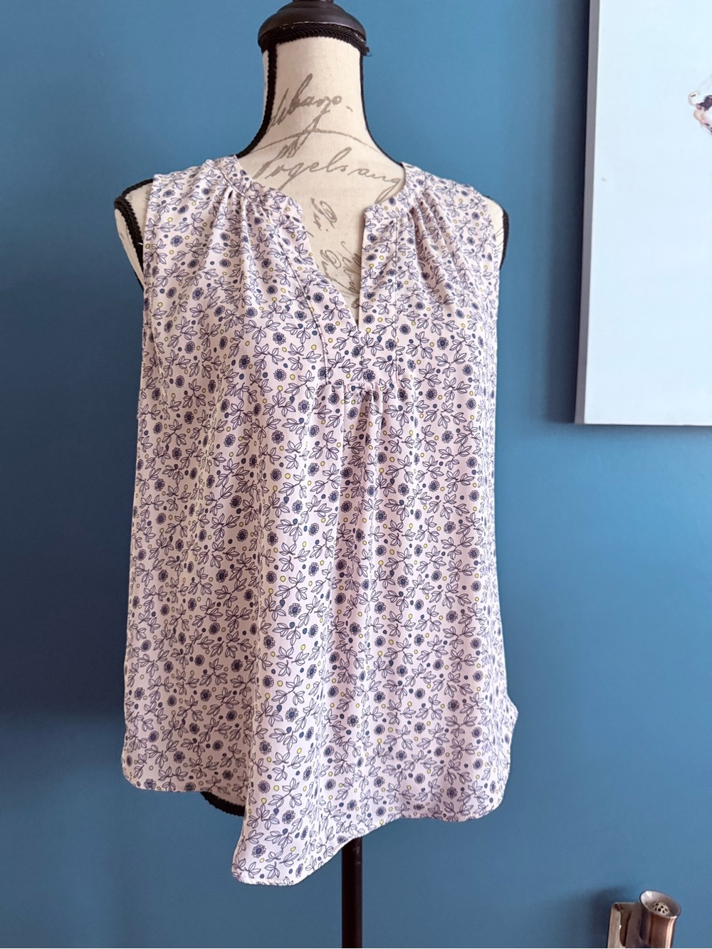 Sleeveless Pink Floral Split-Neck Women's Top